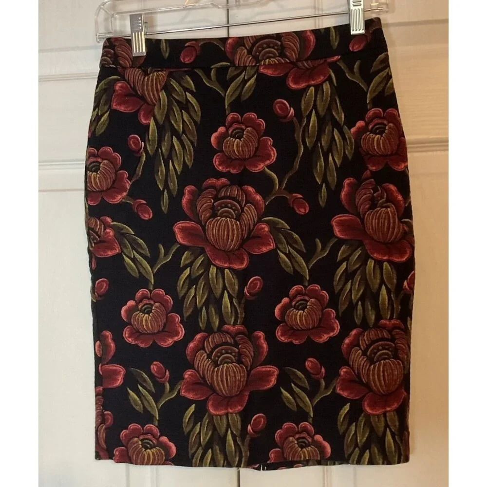 Ann Taylor Black Floral Corduroy Pencil Skirt Size 0 Petite‎